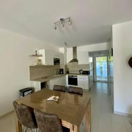 Rez-de-jardin 6 - Acces Direct A La *