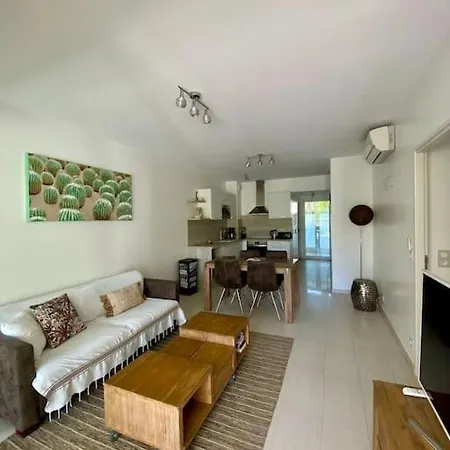 Rez-de-jardin 6 - Accès Direct à La * Calvi (Corsica)