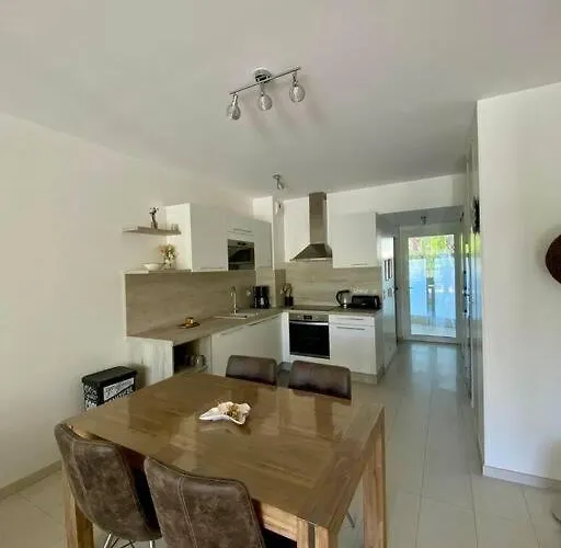 Rez-de-jardin 6 - Acces Direct A La *